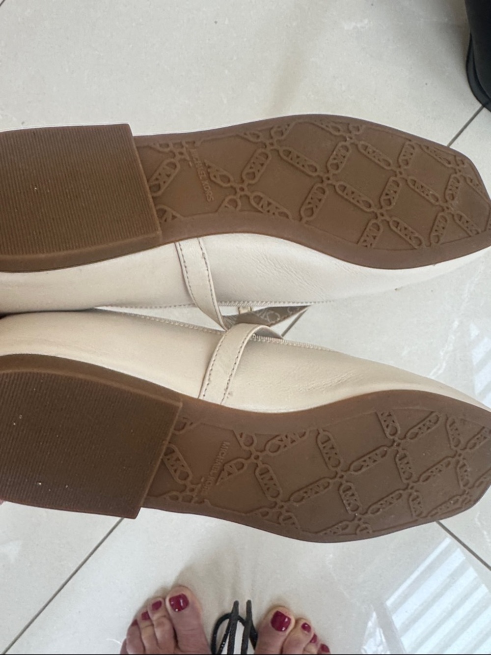 MICHAEL Michael Kors Cream Cross-Strap Ballet Flats with Bow - Picture 4 of 5